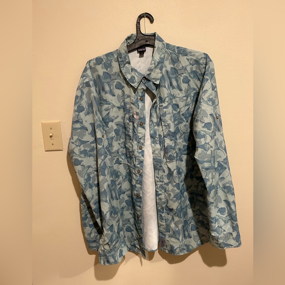 Large Patagonia stingray pattern fishing shirt